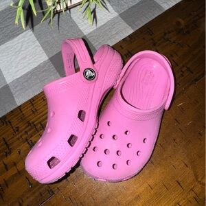 Girls pink CROCS!